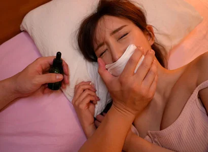 Tên này dùng thuốc mê làm cô em họ xinh đẹp bất tỉnh rồi quan hệ